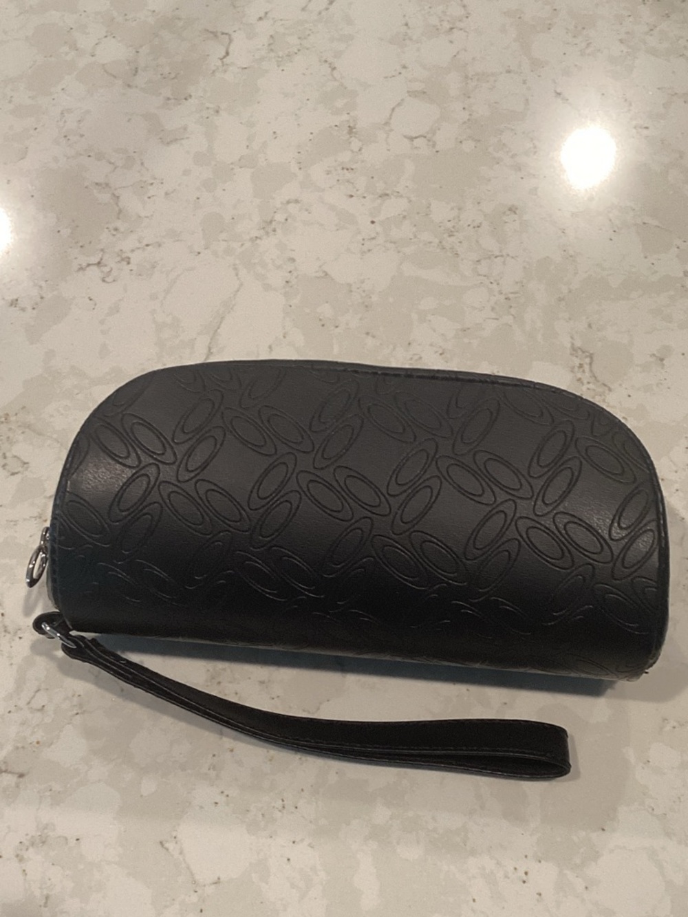 Soft Oakley sunglass case.  Black zippered top
Never used.
Too bulky for purse.